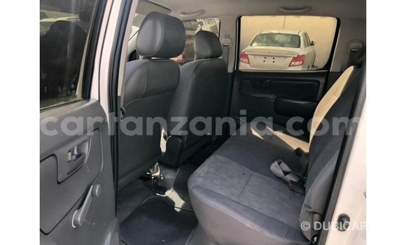 Nunua Imported Toyota Hilux Nyeupe Gari ndani ya Import - Dubai nchini Arusha Nunua Imported Toyota Hilux Nyeupe Gari ndani ya Import - Dubai nchini Arusha