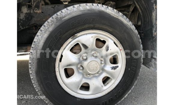 Nunua Imported Toyota Hilux Nyeupe Gari ndani ya Import - Dubai nchini Arusha Nunua Imported Toyota Hilux Nyeupe Gari ndani ya Import - Dubai nchini Arusha