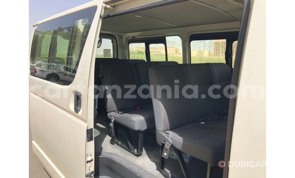 Buy Import Toyota Hiace White Car in Import - Dubai in Arusha Buy Import Toyota Hiace White Car in Import - Dubai in Arusha