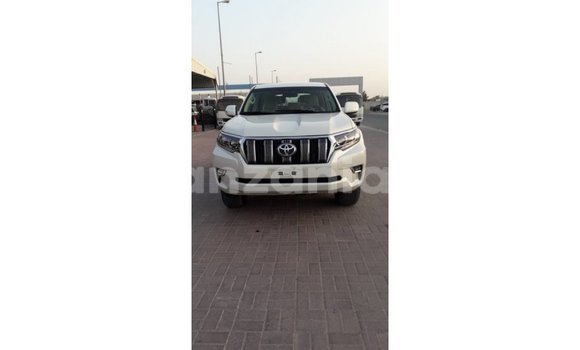 Nunua Imported Toyota Prado Nyeupe Gari ndani ya Import - Dubai nchini Arusha