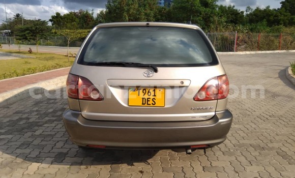 Nunua Ilio tumika Toyota Harrier Beige Gari ndani ya Dar es Salaam nchini Dar es Salaam Nunua Ilio tumika Toyota Harrier Beige Gari ndani ya Dar es Salaam nchini Dar es Salaam