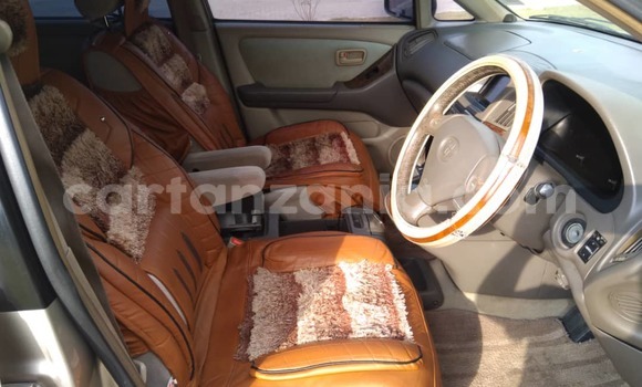 Nunua Ilio tumika Toyota Harrier Beige Gari ndani ya Dar es Salaam nchini Dar es Salaam Nunua Ilio tumika Toyota Harrier Beige Gari ndani ya Dar es Salaam nchini Dar es Salaam