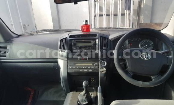 Nunua Ilio tumika Toyota Land Cruiser Fedha Gari ndani ya Dar es Salaam nchini Dar es Salaam Nunua Ilio tumika Toyota Land Cruiser Fedha Gari ndani ya Dar es Salaam nchini Dar es Salaam
