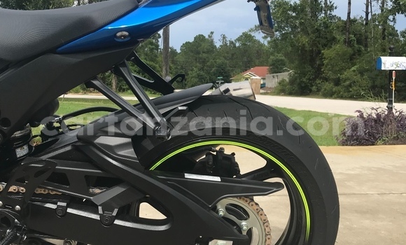 Nunua Ilio tumika Suzuki GSXR Bluu Bike ndani ya Dar es Salaam nchini Dar es Salaam Nunua Ilio tumika Suzuki GSXR Bluu Bike ndani ya Dar es Salaam nchini Dar es Salaam