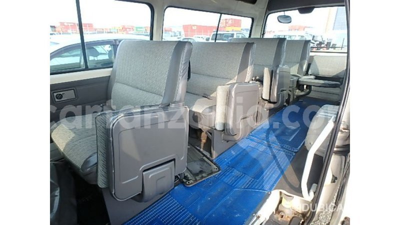 Big with watermark nissan caravan arusha import dubai 10485