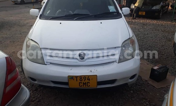 Buy Used Toyota IST White Car in Dar es Salaam in Dar es Salaam