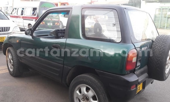 Nunua Ilio tumika Toyota RAV4 Kijani Gari ndani ya Dar es Salaam nchini Dar es Salaam