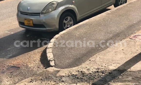 Nunua Ilio tumika Toyota Passo Fedha Gari ndani ya Dar es Salaam nchini Dar es Salaam
