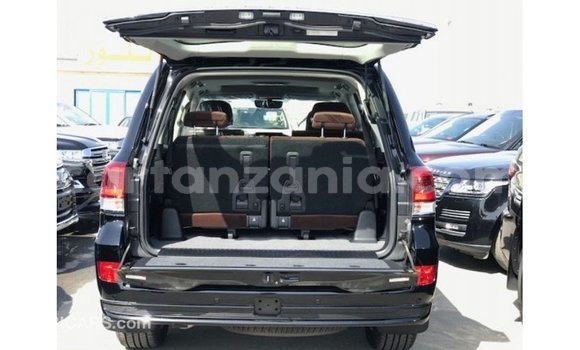 Nunua Imported Toyota Land Cruiser Nyeusi Gari ndani ya Import - Dubai nchini Arusha Nunua Imported Toyota Land Cruiser Nyeusi Gari ndani ya Import - Dubai nchini Arusha