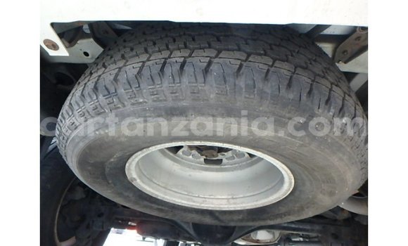 Nunua Imported Toyota Hilux Nyeupe Gari ndani ya Import - Dubai nchini Arusha Nunua Imported Toyota Hilux Nyeupe Gari ndani ya Import - Dubai nchini Arusha