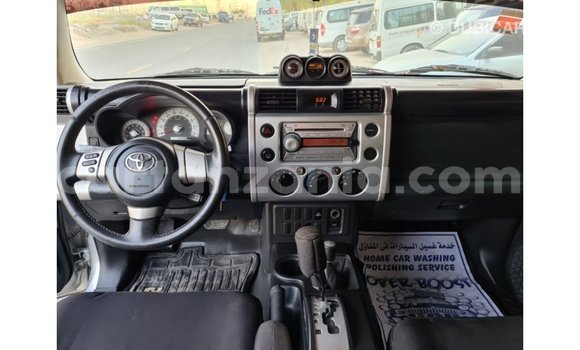 Buy Import Toyota FJ Cruiser Other Car in Import - Dubai in Arusha Buy Import Toyota FJ Cruiser Other Car in Import - Dubai in Arusha