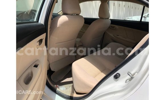 Nunua Imported Toyota Yaris Nyeupe Gari ndani ya Import - Dubai nchini Arusha Nunua Imported Toyota Yaris Nyeupe Gari ndani ya Import - Dubai nchini Arusha
