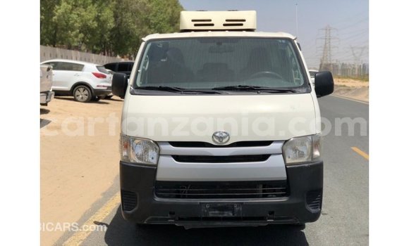 Nunua Imported Toyota Hiace Nyeupe Gari ndani ya Import - Dubai nchini Arusha Nunua Imported Toyota Hiace Nyeupe Gari ndani ya Import - Dubai nchini Arusha