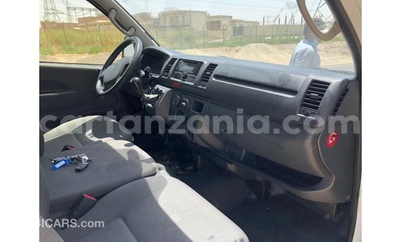 Nunua Imported Toyota Hiace Nyeupe Gari ndani ya Import - Dubai nchini Arusha Nunua Imported Toyota Hiace Nyeupe Gari ndani ya Import - Dubai nchini Arusha