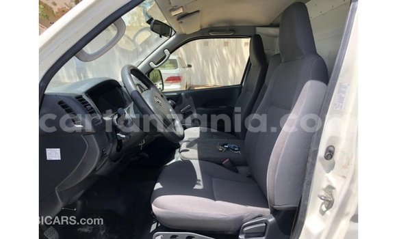 Nunua Imported Toyota Hiace Nyeupe Gari ndani ya Import - Dubai nchini Arusha Nunua Imported Toyota Hiace Nyeupe Gari ndani ya Import - Dubai nchini Arusha