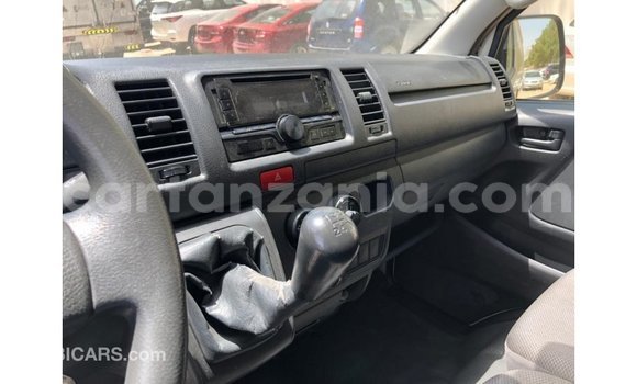 Nunua Imported Toyota Hiace Nyeupe Gari ndani ya Import - Dubai nchini Arusha Nunua Imported Toyota Hiace Nyeupe Gari ndani ya Import - Dubai nchini Arusha