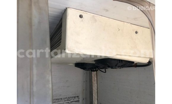 Nunua Imported Toyota Hiace Nyeupe Gari ndani ya Import - Dubai nchini Arusha Nunua Imported Toyota Hiace Nyeupe Gari ndani ya Import - Dubai nchini Arusha