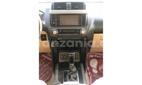 Nunua Imported Toyota Prado Nyeupe Gari ndani ya Import - Dubai nchini Arusha Nunua Imported Toyota Prado Nyeupe Gari ndani ya Import - Dubai nchini Arusha