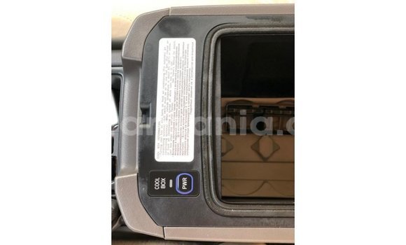 Nunua Imported Toyota Prado Nyeupe Gari ndani ya Import - Dubai nchini Arusha Nunua Imported Toyota Prado Nyeupe Gari ndani ya Import - Dubai nchini Arusha