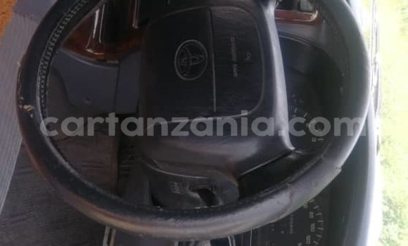 Buy Used Toyota Surf White Car in Dar es Salaam in Dar es Salaam Buy Used Toyota Surf White Car in Dar es Salaam in Dar es Salaam