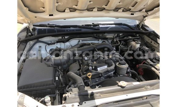 Nunua Imported Toyota Fortuner Nyeupe Gari ndani ya Import - Dubai nchini Arusha Nunua Imported Toyota Fortuner Nyeupe Gari ndani ya Import - Dubai nchini Arusha