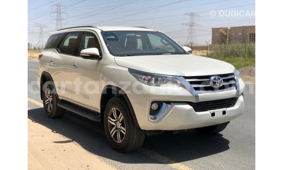 Nunua Imported Toyota Fortuner Nyeupe Gari ndani ya Import - Dubai nchini Arusha Nunua Imported Toyota Fortuner Nyeupe Gari ndani ya Import - Dubai nchini Arusha