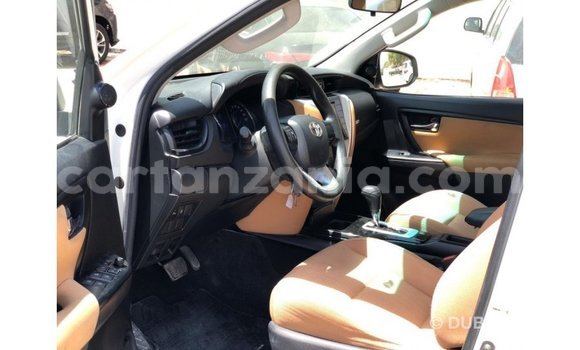 Nunua Imported Toyota Fortuner Nyeupe Gari ndani ya Import - Dubai nchini Arusha Nunua Imported Toyota Fortuner Nyeupe Gari ndani ya Import - Dubai nchini Arusha