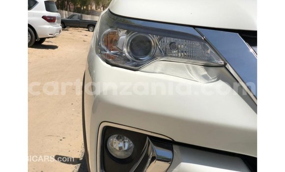 Nunua Imported Toyota Fortuner Nyeupe Gari ndani ya Import - Dubai nchini Arusha Nunua Imported Toyota Fortuner Nyeupe Gari ndani ya Import - Dubai nchini Arusha