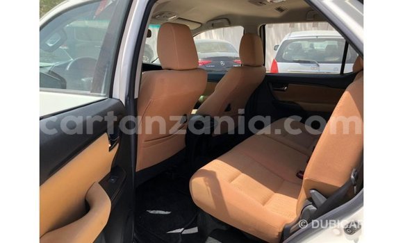 Nunua Imported Toyota Fortuner Nyeupe Gari ndani ya Import - Dubai nchini Arusha Nunua Imported Toyota Fortuner Nyeupe Gari ndani ya Import - Dubai nchini Arusha