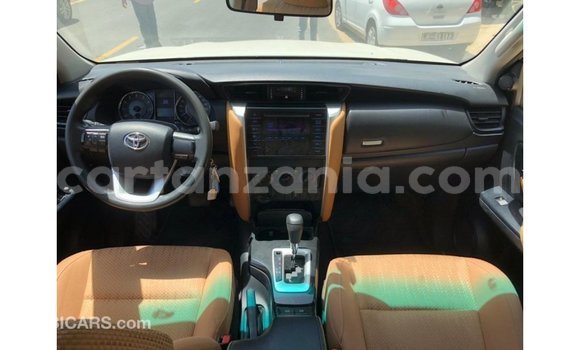 Nunua Imported Toyota Fortuner Nyeupe Gari ndani ya Import - Dubai nchini Arusha Nunua Imported Toyota Fortuner Nyeupe Gari ndani ya Import - Dubai nchini Arusha