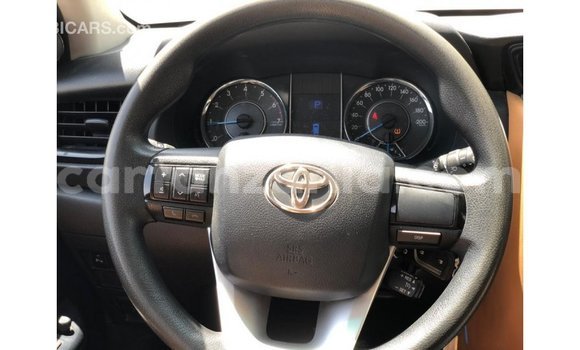Nunua Imported Toyota Fortuner Nyeupe Gari ndani ya Import - Dubai nchini Arusha Nunua Imported Toyota Fortuner Nyeupe Gari ndani ya Import - Dubai nchini Arusha