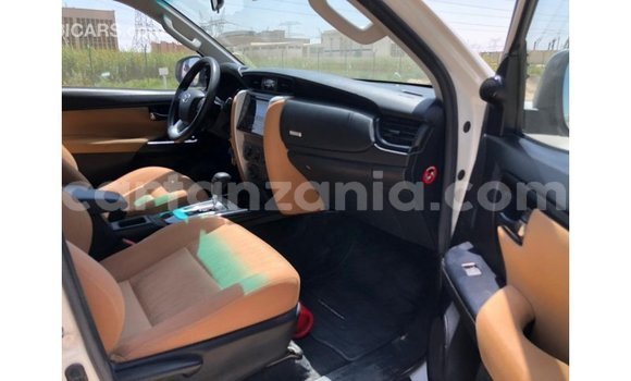 Nunua Imported Toyota Fortuner Nyeupe Gari ndani ya Import - Dubai nchini Arusha Nunua Imported Toyota Fortuner Nyeupe Gari ndani ya Import - Dubai nchini Arusha