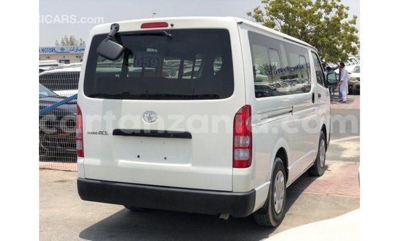 Nunua Imported Toyota Hiace Nyeupe Gari ndani ya Import - Dubai nchini Arusha Nunua Imported Toyota Hiace Nyeupe Gari ndani ya Import - Dubai nchini Arusha