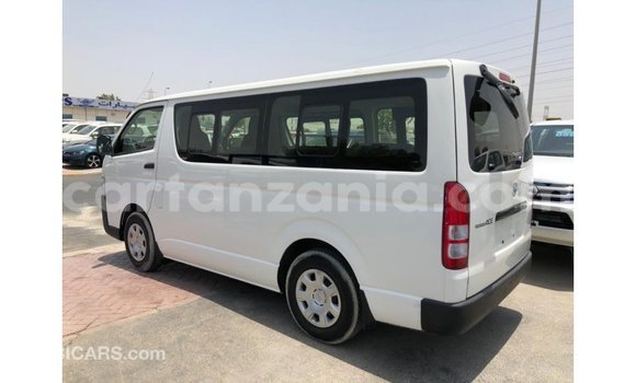 Nunua Imported Toyota Hiace Nyeupe Gari ndani ya Import - Dubai nchini Arusha Nunua Imported Toyota Hiace Nyeupe Gari ndani ya Import - Dubai nchini Arusha