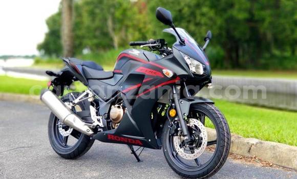 Nunua Ilio tumika Honda CBR Nyeusi Bike ndani ya Dar es Salaam nchini Dar es Salaam Nunua Ilio tumika Honda CBR Nyeusi Bike ndani ya Dar es Salaam nchini Dar es Salaam
