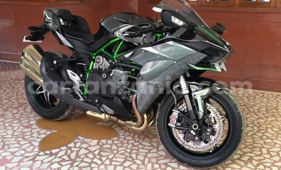 Nunua Ilio tumika Kawasaki Ninja Nyeupe Bike ndani ya Dar es Salaam nchini Dar es Salaam Nunua Ilio tumika Kawasaki Ninja Nyeupe Bike ndani ya Dar es Salaam nchini Dar es Salaam