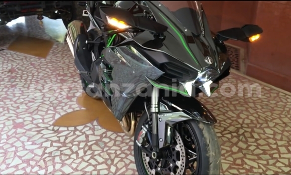 Nunua Ilio tumika Kawasaki Ninja Nyeupe Bike ndani ya Dar es Salaam nchini Dar es Salaam Nunua Ilio tumika Kawasaki Ninja Nyeupe Bike ndani ya Dar es Salaam nchini Dar es Salaam
