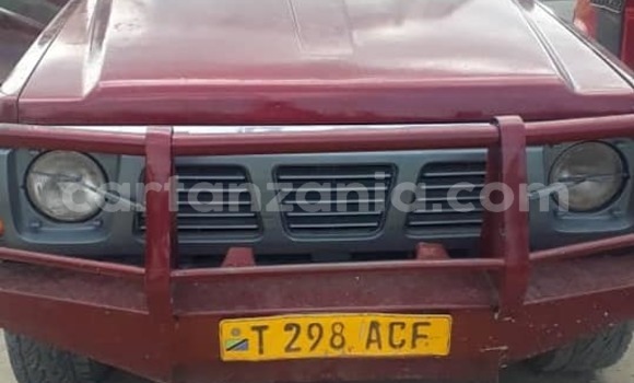 Nunua Ilio tumika Nissan Patrol Nyekundu Gari ndani ya Dar es Salaam nchini Dar es Salaam