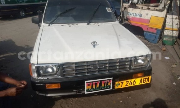 Buy Used Toyota Hilux White Car in Dar es Salaam in Dar es Salaam