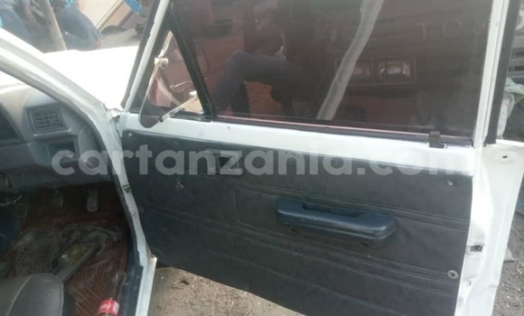 Nunua Ilio tumika Toyota Hilux Nyeupe Gari ndani ya Dar es Salaam nchini Dar es Salaam Nunua Ilio tumika Toyota Hilux Nyeupe Gari ndani ya Dar es Salaam nchini Dar es Salaam