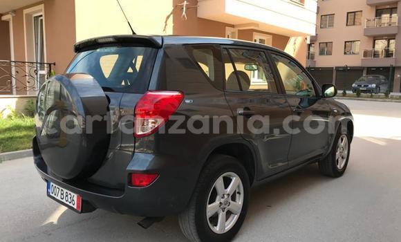 Nunua Ilio tumika Toyota RAV4 Nyeusi Gari ndani ya Dar es Salaam nchini Dar es Salaam Nunua Ilio tumika Toyota RAV4 Nyeusi Gari ndani ya Dar es Salaam nchini Dar es Salaam