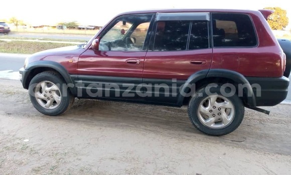 Nunua Ilio tumika Toyota RAV4 Nyekundu Gari ndani ya Arusha nchini Arusha