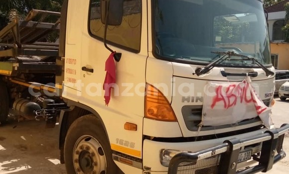 Nunua Ilio tumika Hino 300 Series Nyeupe Lori ndani ya Dar es Salaam nchini Dar es Salaam Nunua Ilio tumika Hino 300 Series Nyeupe Lori ndani ya Dar es Salaam nchini Dar es Salaam