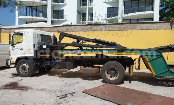 Nunua Ilio tumika Hino 300 Series Nyeupe Lori ndani ya Dar es Salaam nchini Dar es Salaam Nunua Ilio tumika Hino 300 Series Nyeupe Lori ndani ya Dar es Salaam nchini Dar es Salaam