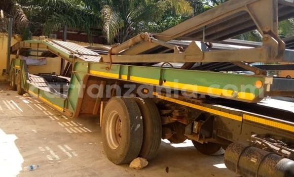 Nunua Ilio tumika Hino 300 Series Nyeupe Lori ndani ya Dar es Salaam nchini Dar es Salaam Nunua Ilio tumika Hino 300 Series Nyeupe Lori ndani ya Dar es Salaam nchini Dar es Salaam