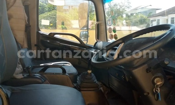 Nunua Ilio tumika Hino 300 Series Nyeupe Lori ndani ya Dar es Salaam nchini Dar es Salaam Nunua Ilio tumika Hino 300 Series Nyeupe Lori ndani ya Dar es Salaam nchini Dar es Salaam