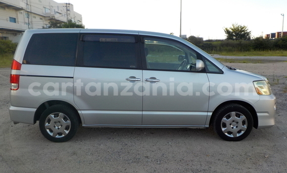 Nunua Ilio tumika Toyota Noah Fedha Gari ndani ya Dar es Salaam nchini Dar es Salaam