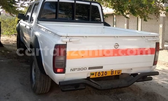 Nunua Ilio tumika Nissan Hardbody Nyeupe Gari ndani ya Dar es Salaam nchini Dar es Salaam Nunua Ilio tumika Nissan Hardbody Nyeupe Gari ndani ya Dar es Salaam nchini Dar es Salaam
