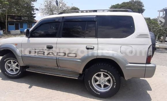 Nunua Ilio tumika Toyota Land Cruiser Prado Beige Gari ndani ya Dar es Salaam nchini Dar es Salaam