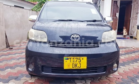 Nunua Ilio tumika Toyota Porte Bluu Gari ndani ya Dar es Salaam nchini Dar es Salaam